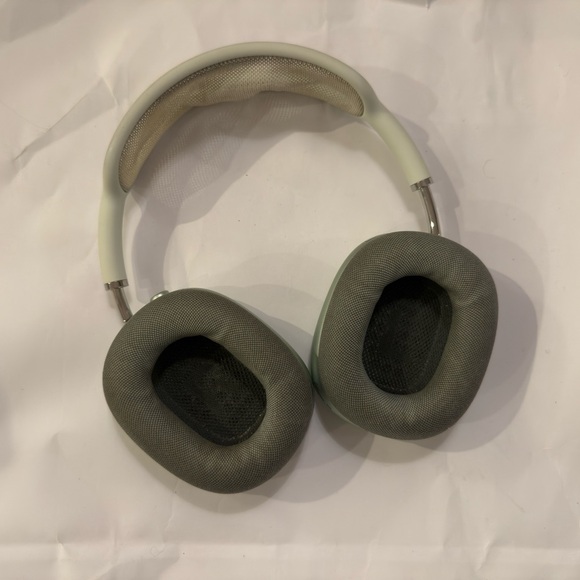 Apple Airpod Max (Gen 1) in Green - Picture 5 of 5